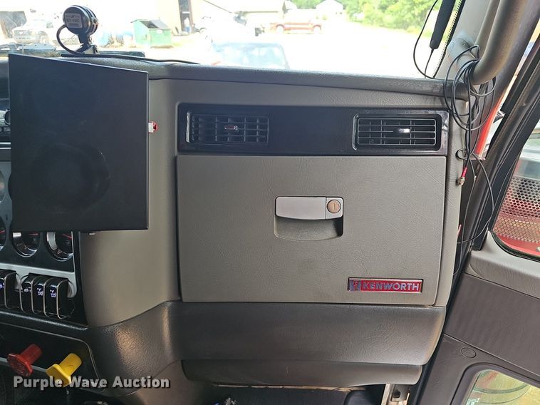 image for item EJ5513 2016 Kenworth  W900 semi truck