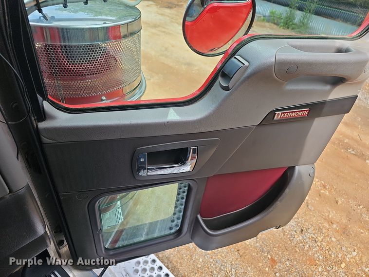 image for item EJ5513 2016 Kenworth  W900 semi truck