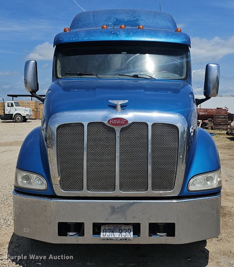 image for item EJ5600 2006 Peterbilt  387 semi truck