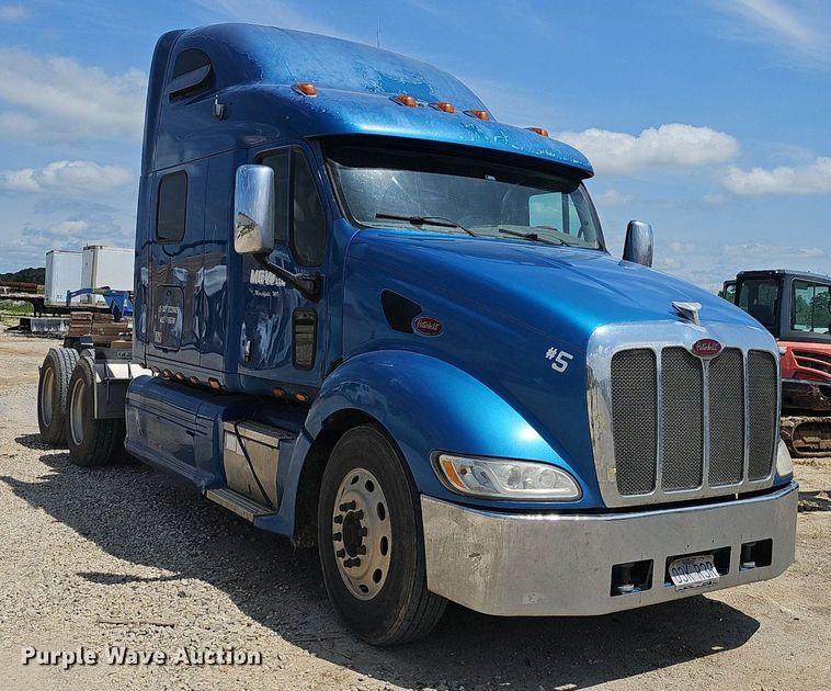 image for item EJ5600 2006 Peterbilt  387 semi truck