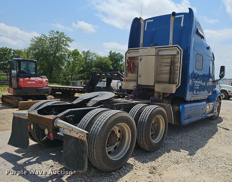 image for item EJ5600 2006 Peterbilt  387 semi truck