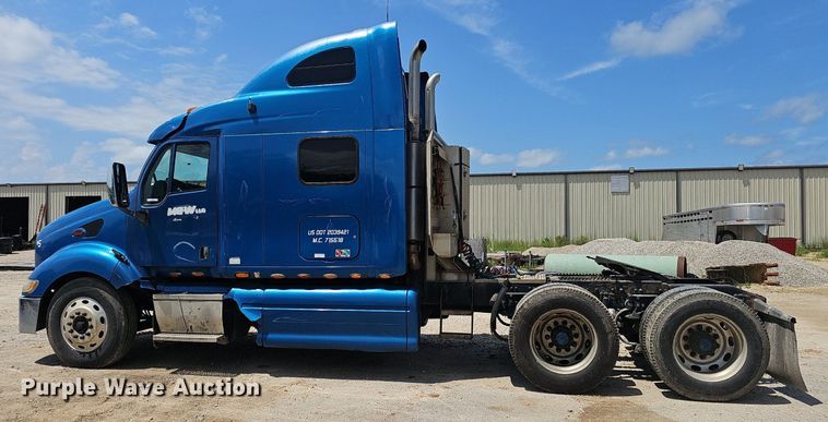 image for item EJ5600 2006 Peterbilt  387 semi truck