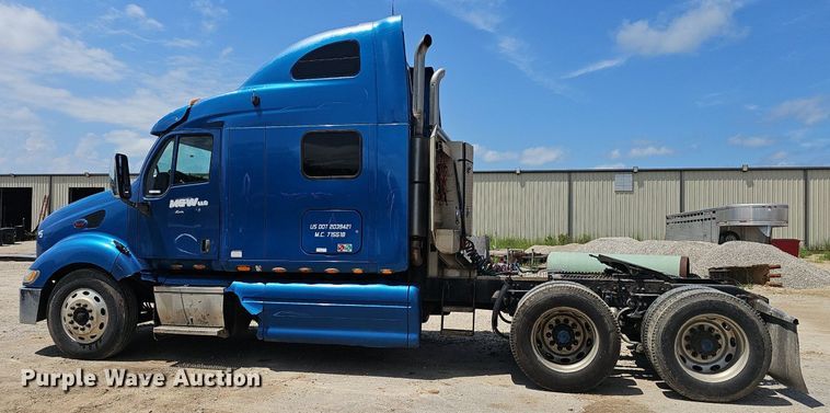 image for item EJ5600 2006 Peterbilt  387 semi truck