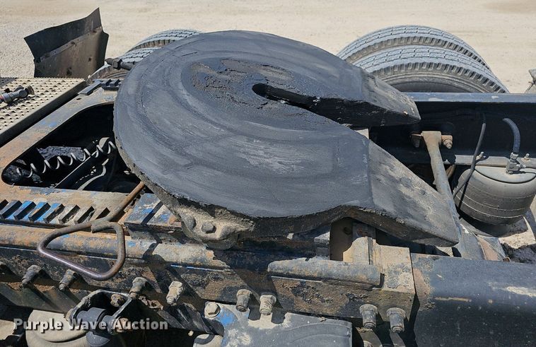 image for item EJ5600 2006 Peterbilt  387 semi truck