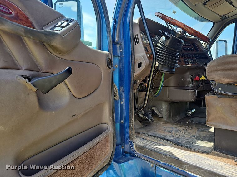 image for item EJ5600 2006 Peterbilt  387 semi truck