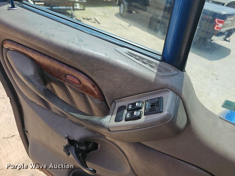 image for item EJ5600 2006 Peterbilt  387 semi truck