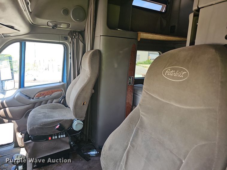 image for item EJ5600 2006 Peterbilt  387 semi truck