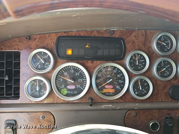 image for item EJ5600 2006 Peterbilt  387 semi truck