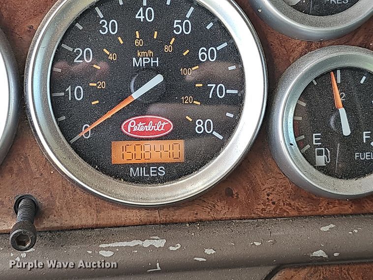 image for item EJ5600 2006 Peterbilt  387 semi truck