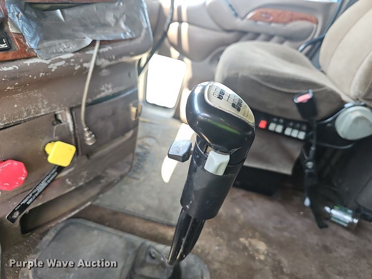 image for item EJ5600 2006 Peterbilt  387 semi truck