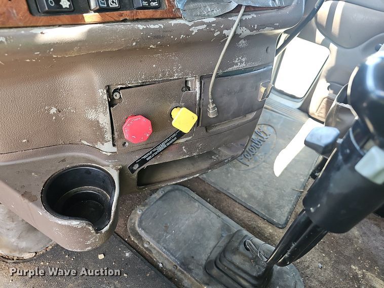 image for item EJ5600 2006 Peterbilt  387 semi truck