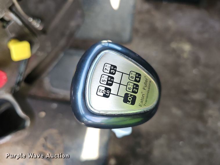 image for item EJ5600 2006 Peterbilt  387 semi truck