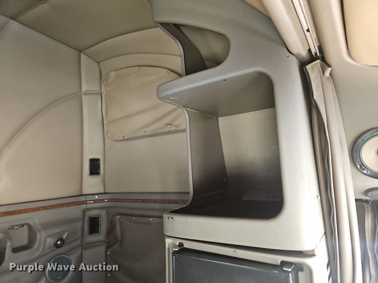 image for item EJ5600 2006 Peterbilt  387 semi truck