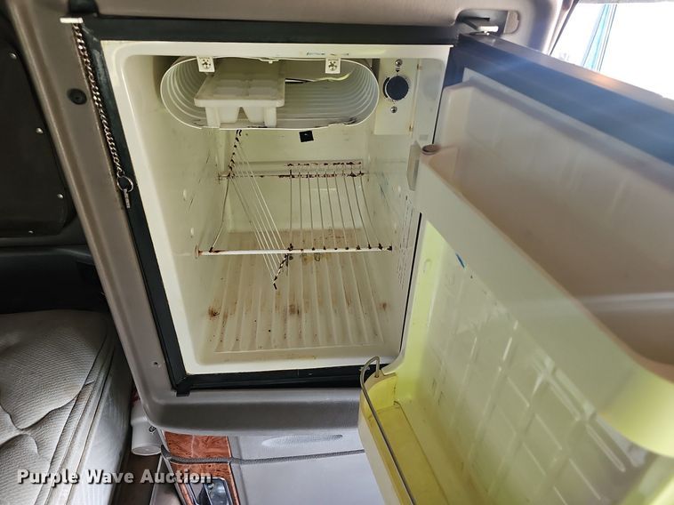 image for item EJ5600 2006 Peterbilt  387 semi truck