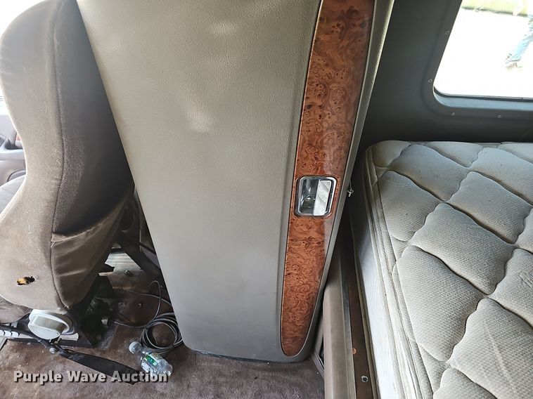 image for item EJ5600 2006 Peterbilt  387 semi truck