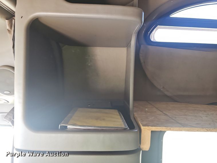 image for item EJ5600 2006 Peterbilt  387 semi truck