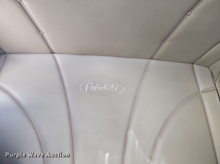 image for item EJ5600 2006 Peterbilt  387 semi truck