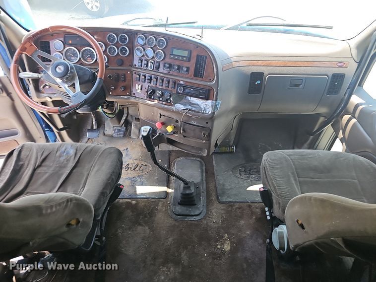 image for item EJ5600 2006 Peterbilt  387 semi truck