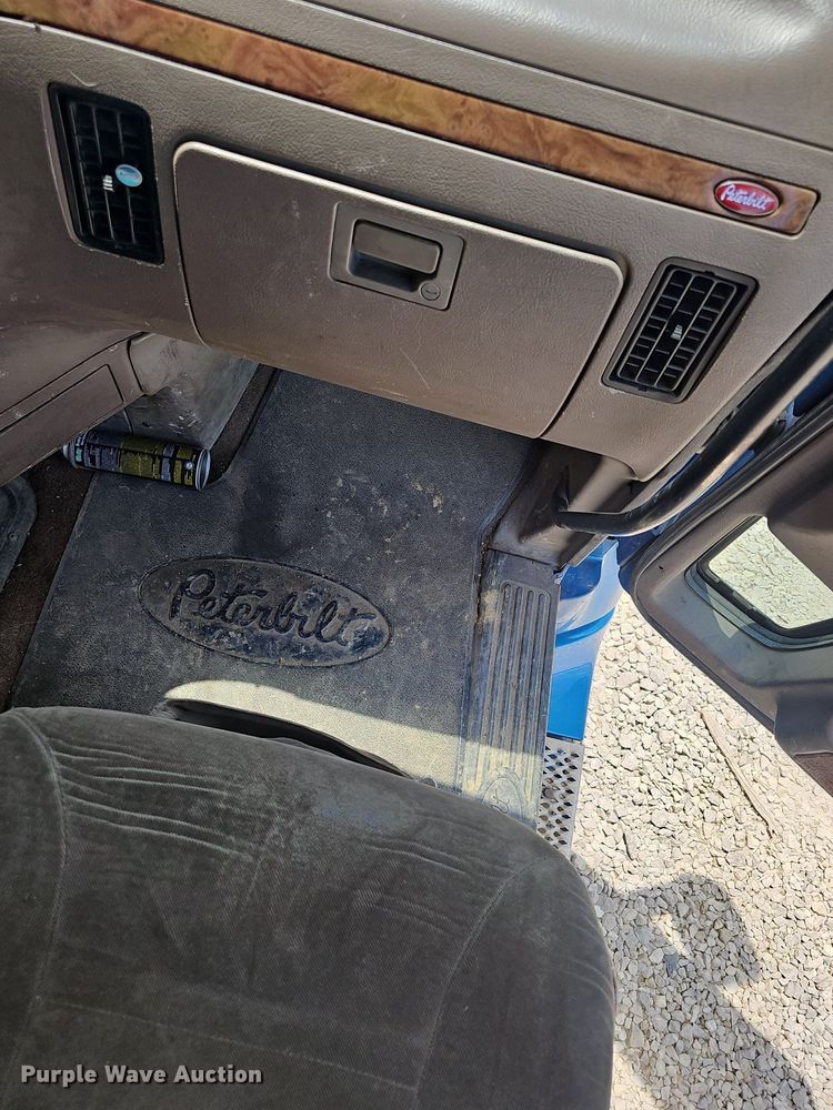 image for item EJ5600 2006 Peterbilt  387 semi truck