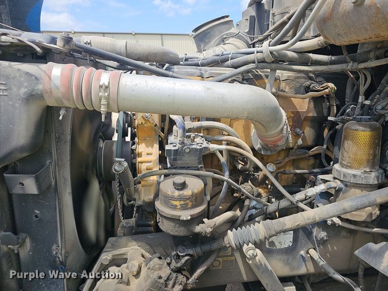 image for item EJ5600 2006 Peterbilt  387 semi truck