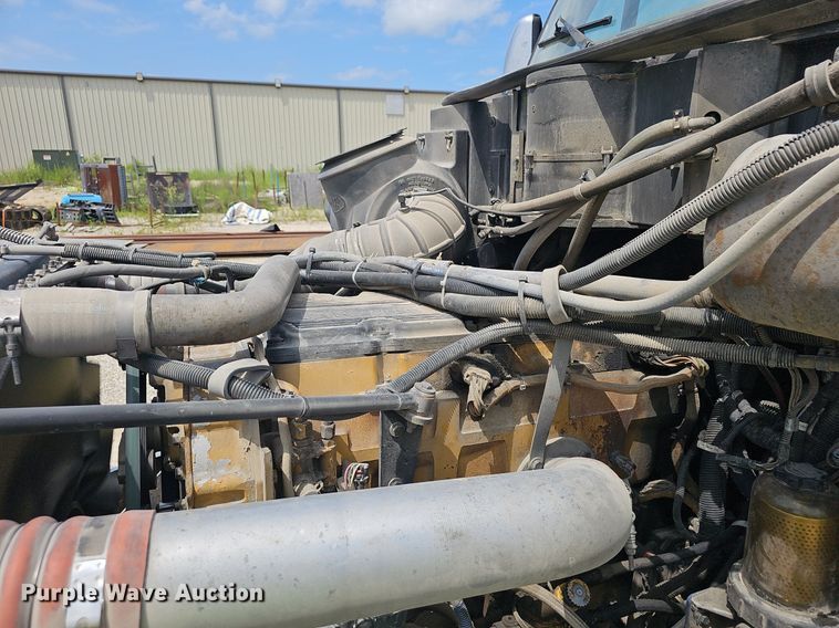 image for item EJ5600 2006 Peterbilt  387 semi truck