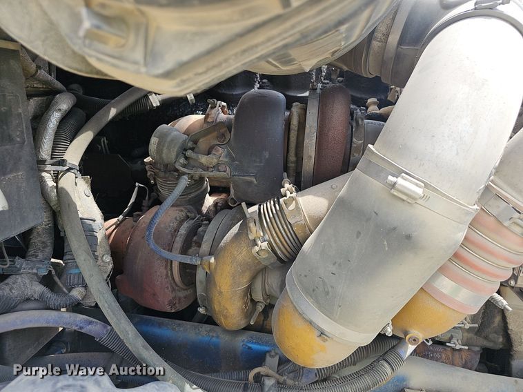 image for item EJ5600 2006 Peterbilt  387 semi truck