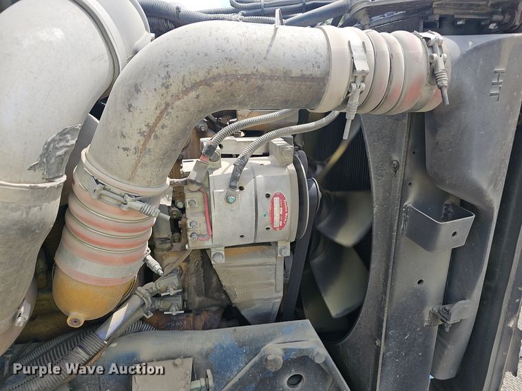 image for item EJ5600 2006 Peterbilt  387 semi truck