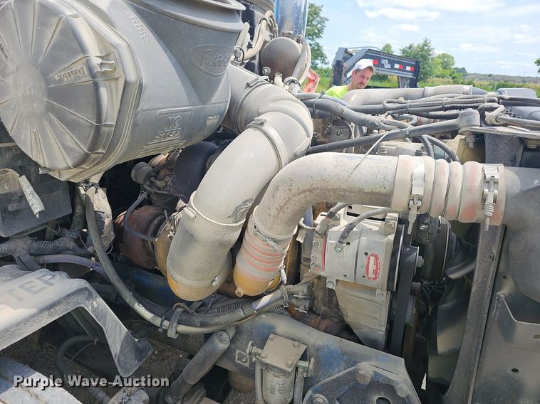 image for item EJ5600 2006 Peterbilt  387 semi truck