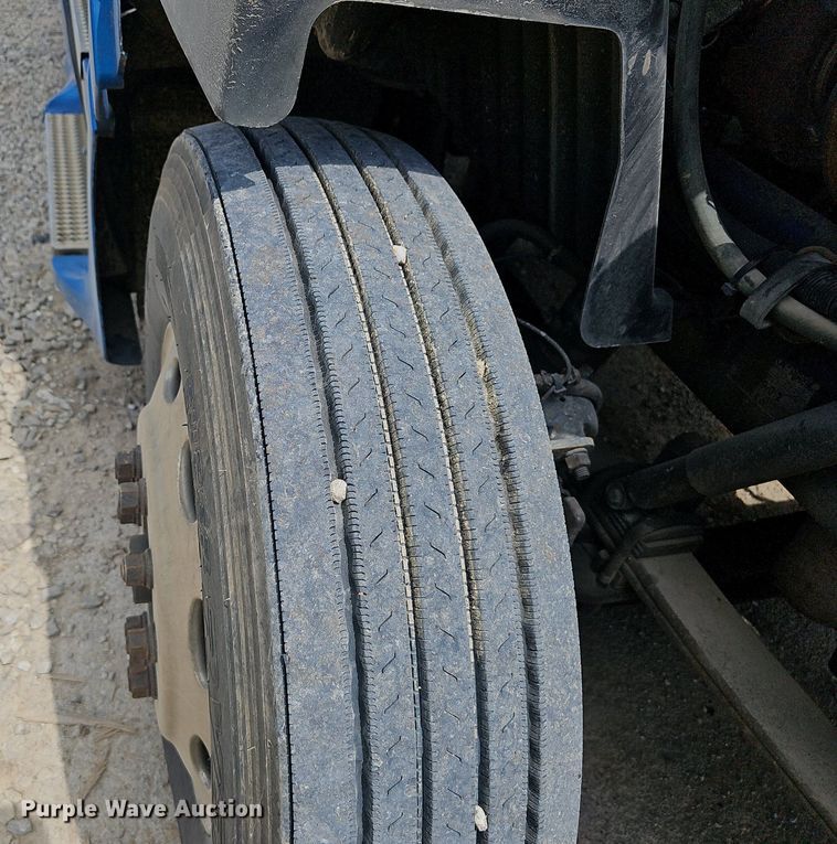 image for item EJ5600 2006 Peterbilt  387 semi truck