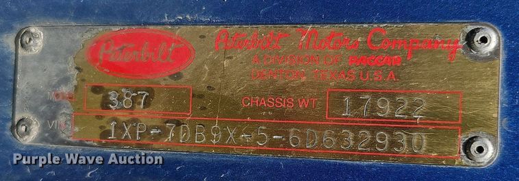 image for item EJ5600 2006 Peterbilt  387 semi truck