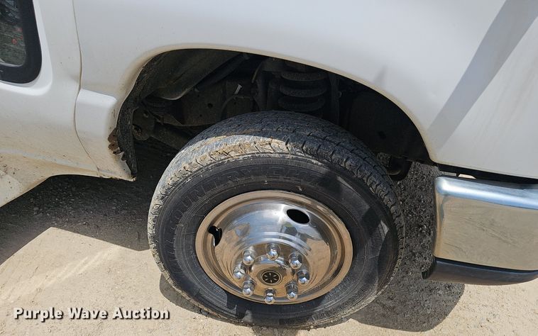 image for item EJ5602 2013 Ford Super Duty E350 shuttle bus