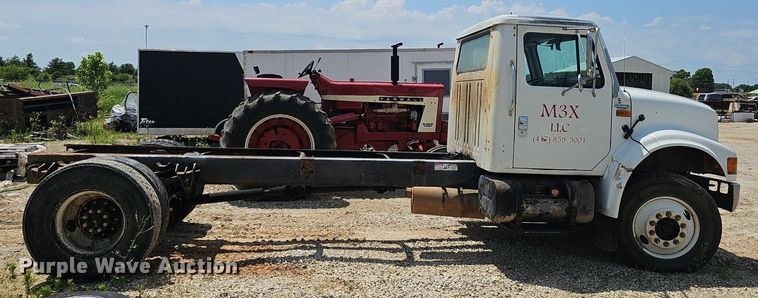 image for item EJ5603 2002 International  4700 truck cab and chassis