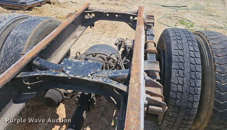 image for item EJ5603 2002 International  4700 truck cab and chassis