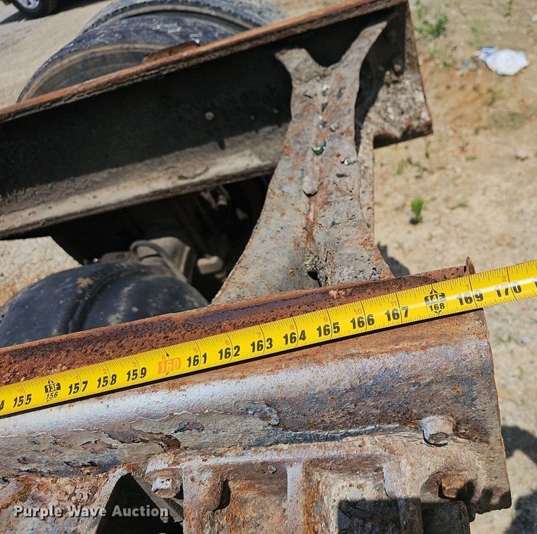 image for item EJ5603 2002 International  4700 truck cab and chassis