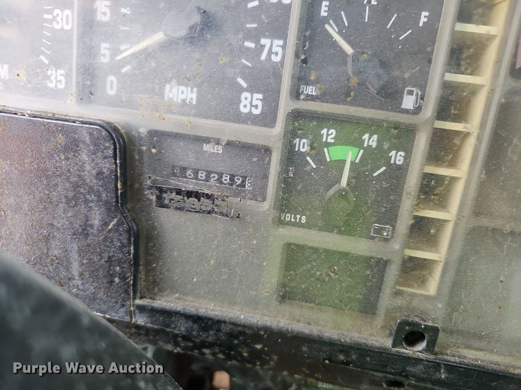 image for item EJ5603 2002 International  4700 truck cab and chassis