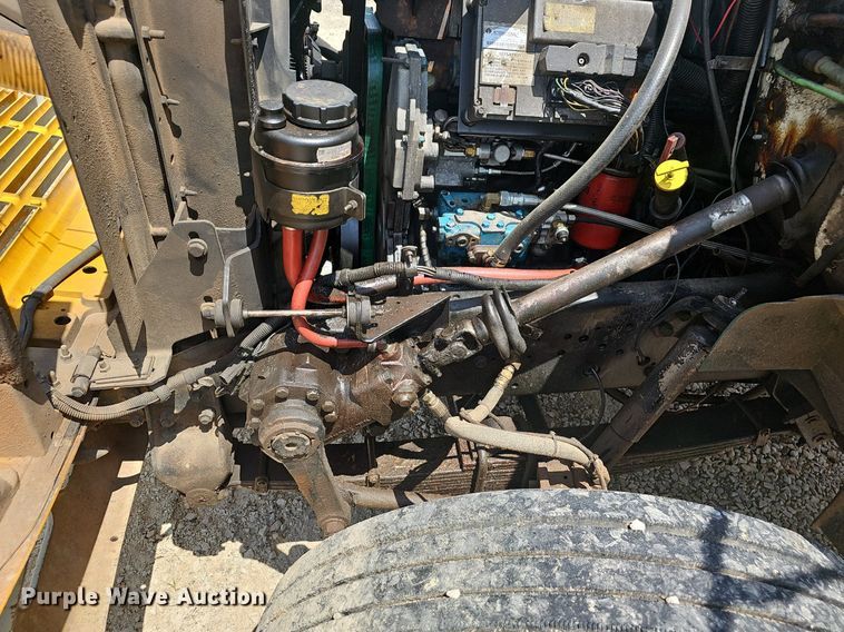 image for item EJ5603 2002 International  4700 truck cab and chassis