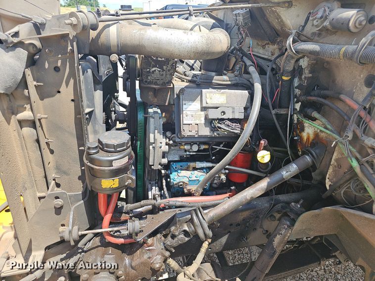 image for item EJ5603 2002 International  4700 truck cab and chassis