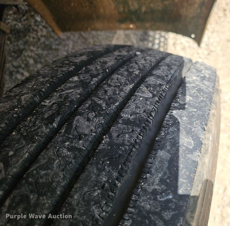 image for item EJ5603 2002 International  4700 truck cab and chassis