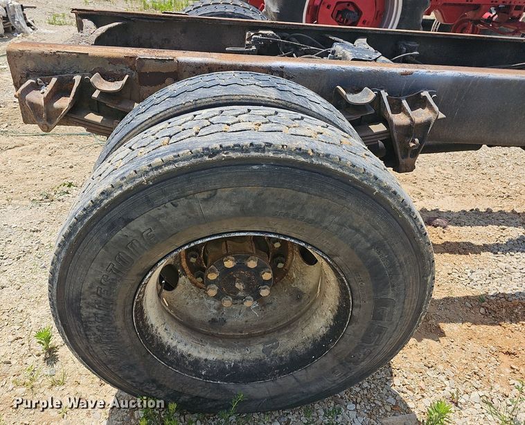 image for item EJ5603 2002 International  4700 truck cab and chassis