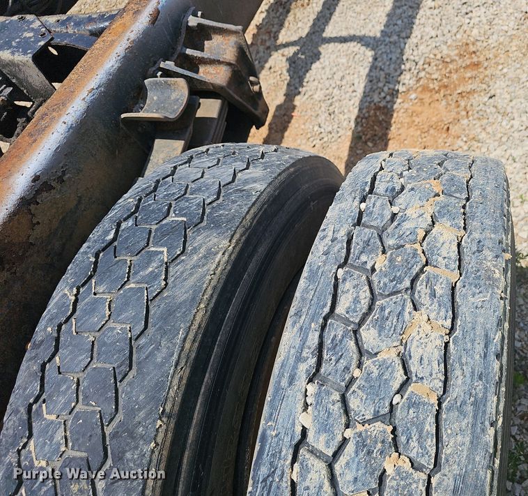 image for item EJ5603 2002 International  4700 truck cab and chassis