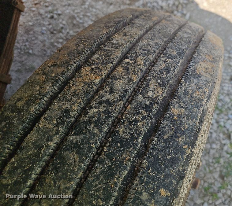 image for item EJ5603 2002 International  4700 truck cab and chassis