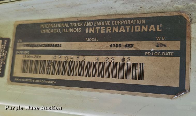 image for item EJ5603 2002 International  4700 truck cab and chassis