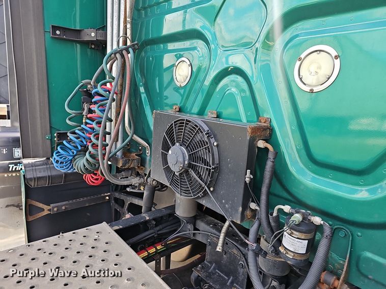 image for item EJ5635 2017 Freightliner  Cascadia 125 semi truck