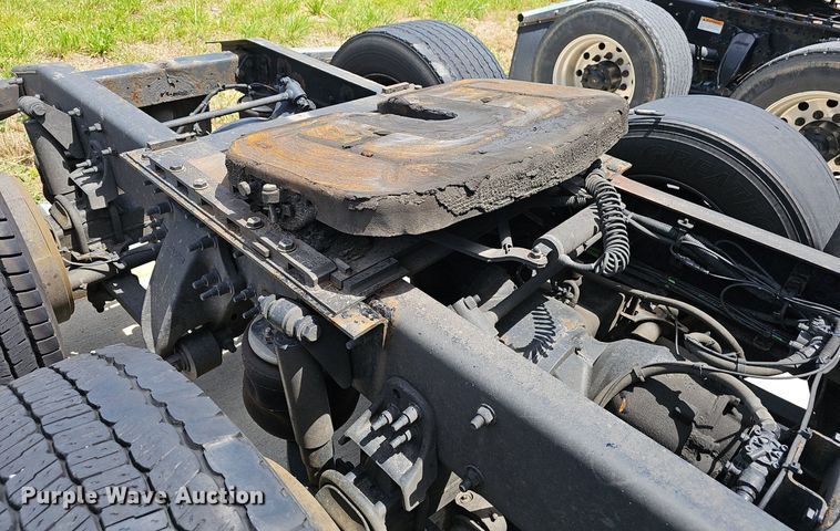 image for item EJ5635 2017 Freightliner  Cascadia 125 semi truck