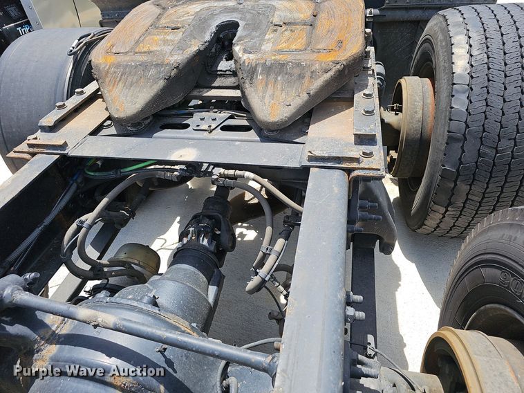 image for item EJ5635 2017 Freightliner  Cascadia 125 semi truck