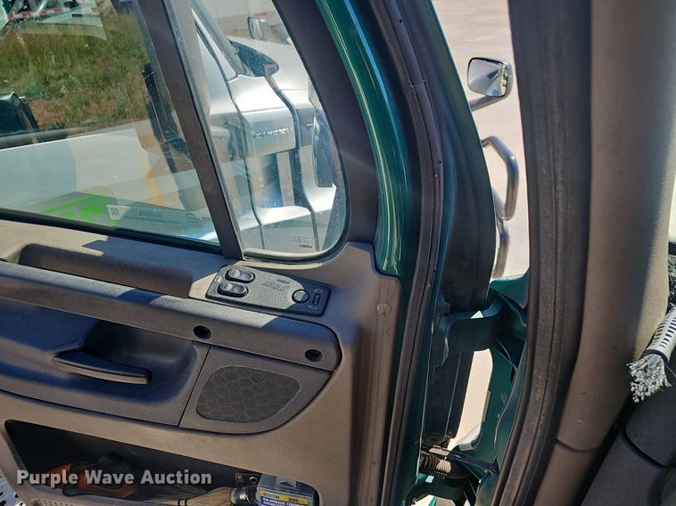 image for item EJ5635 2017 Freightliner  Cascadia 125 semi truck