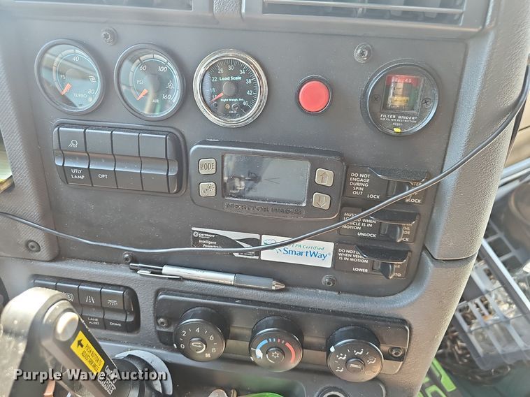 image for item EJ5635 2017 Freightliner  Cascadia 125 semi truck