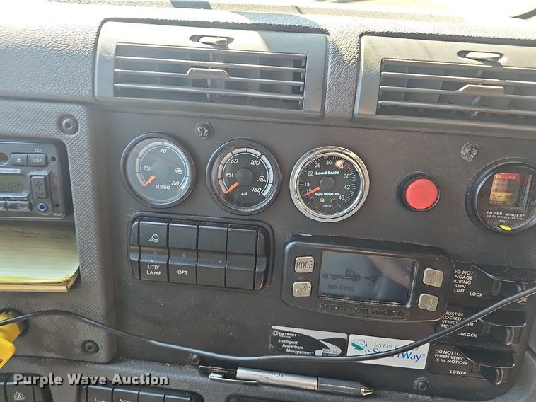 image for item EJ5635 2017 Freightliner  Cascadia 125 semi truck