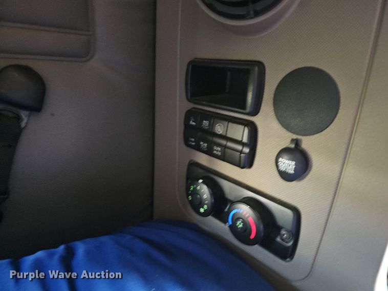 image for item EJ5635 2017 Freightliner  Cascadia 125 semi truck