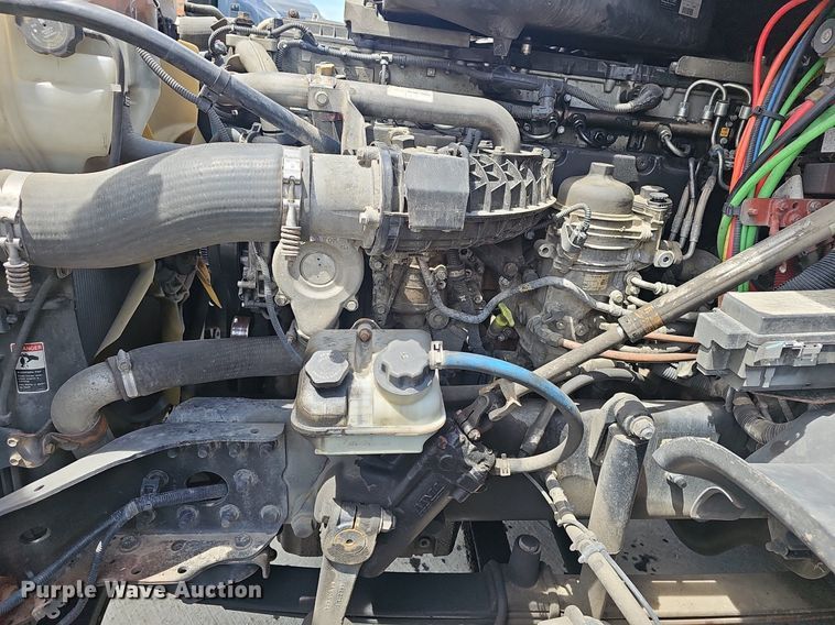 image for item EJ5635 2017 Freightliner  Cascadia 125 semi truck